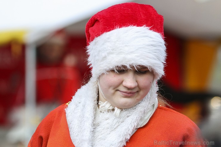 Ziemassvētku tirdziņš Čiekurkalna krustcelēs vieno tuvējās apkārtnes iedzīvotājus 140228