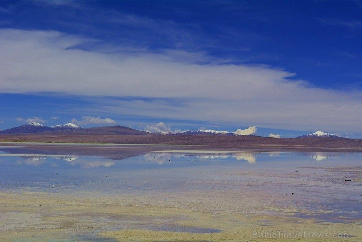 Laguna Chalviri (Laguna Polque) ir ar ko izcelties uz pārējo fona. Tā krastos savukārt gozējas termālie avoti, kur var relaksēties baudot vēl vienu li 140735