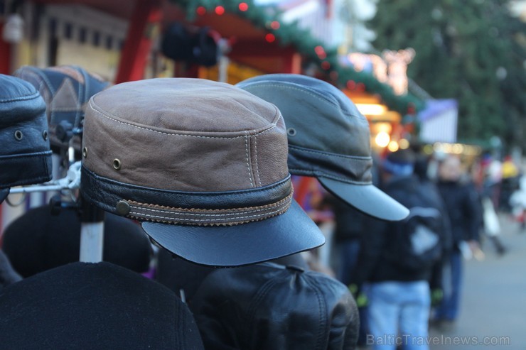 Apskati, kādas cepures iespējams iegādāties svētku tirdziņos 140902