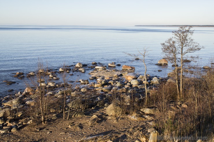 Veczemju klints ir krāšņākais sarkanā smilšakmens atsegums jūras piekrastē Latvijā 141040