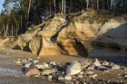Veczemju klints ir krāšņākais sarkanā smilšakmens atsegums jūras piekrastē Latvijā 8