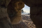 Veczemju klints ir krāšņākais sarkanā smilšakmens atsegums jūras piekrastē Latvijā 11