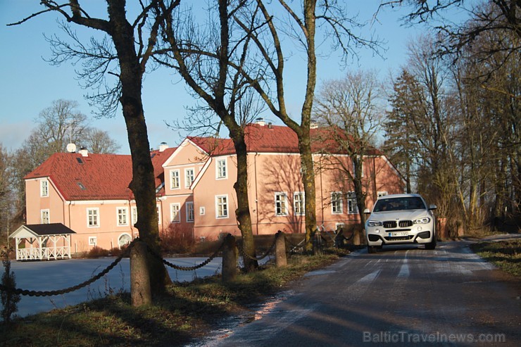 Travelnews.lv redakcija 15.01.2015 sadarbībā ar «Inchcape BM Auto» ceļo ar jauno BMW X6 Xdrive 3.0d pa Kurzemes ceļiem (Kukšu muiža) 141300