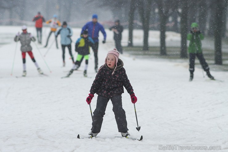Rīgas ziemas sporta un aktīvās atpūtas parkā aizvadītas ikgadējās sacensības distanču slēpošanā 141374