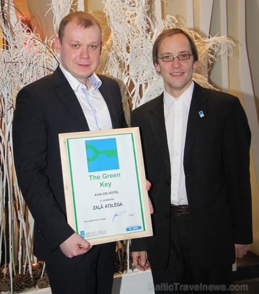 Pirmo reizi «Zaļās atslēgas» sertifikātu saņem Rīgas 4 zvaigžņu viesnīcas Avalon Hotel vadītājs Dmitrijs Smetanins 141535