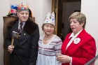 Čehijas vēstniecība dāvina valahu nacionālā tērpa galvassegu muzejam «Cepures pasaule» 6
