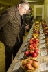 Latvijas dabas muzejā apskatāma ābolu izstāde «Latvijas sārtvaidži 2015» 25