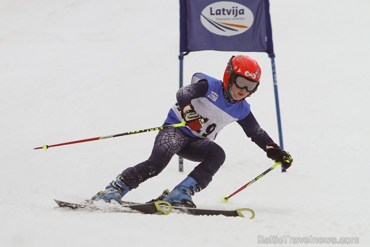 Latvijas kausa pirmais posms kalnu slēpošanā Siguldā pulcē labākos Baltijas sportistus 141970