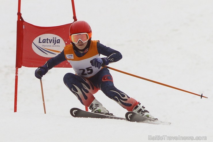 Latvijas kausa pirmais posms kalnu slēpošanā Siguldā pulcē labākos Baltijas sportistus 141979