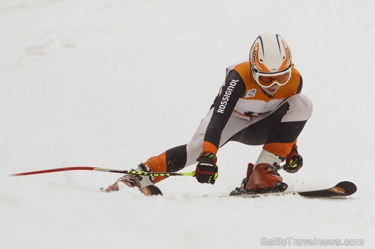 Latvijas kausa pirmais posms kalnu slēpošanā Siguldā pulcē labākos Baltijas sportistus 141984