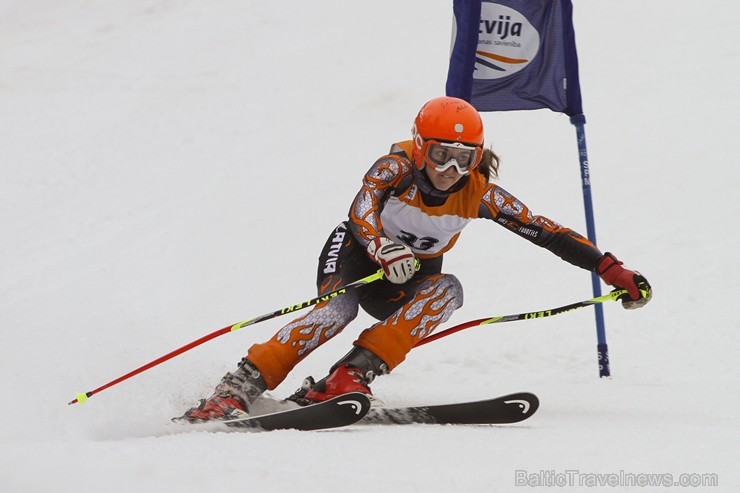 Latvijas kausa pirmais posms kalnu slēpošanā Siguldā pulcē labākos Baltijas sportistus 141990
