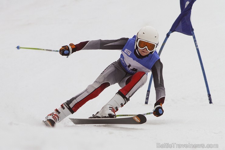 Latvijas kausa pirmais posms kalnu slēpošanā Siguldā pulcē labākos Baltijas sportistus 141993