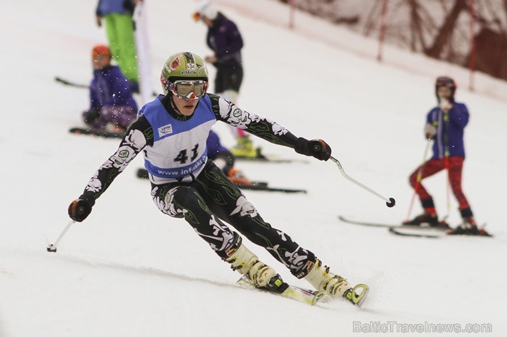 Latvijas kausa pirmais posms kalnu slēpošanā Siguldā pulcē labākos Baltijas sportistus 142004