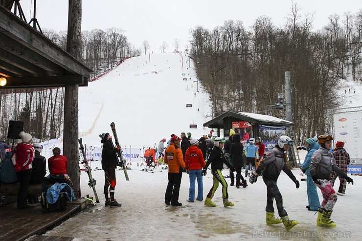 Latvijas kausa pirmais posms kalnu slēpošanā Siguldā pulcē labākos Baltijas sportistus 142010