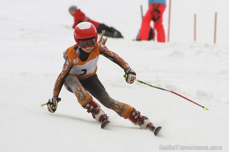 Latvijas kausa pirmais posms kalnu slēpošanā Siguldā pulcē labākos Baltijas sportistus 142012