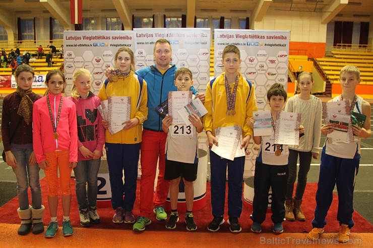 Ogres novada sporta komanda Latvijas vieglatlētikas čempionātā U14, kas notika 1.02.2015 Rīgas nacionālā sporta manēžā 142030