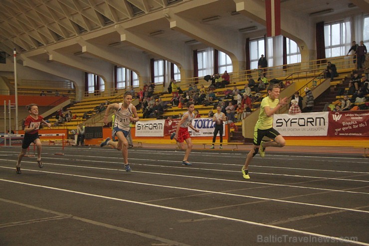Latvijas vieglatlētikas čempionātā U14 noskaidroti jaunie uzvarētāji - 60 metru barjerskrējiena fināls 142036