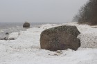 Dažādas liecības liecina, ka 1853. gada pavasarī ledus blīvēdamies izstūmis krastā šos akmeņus 9
