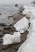 Dažādas liecības liecina, ka 1853. gada pavasarī ledus blīvēdamies izstūmis krastā šos akmeņus 13