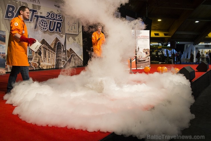 Tartu zinātnes centrs AHHAA priecē «Balttour 2015» apmeklētājus gan uz skatuves, gan zinātniskā centra stendā Tartu zinātnes centrs AHHAA priecē «Balttour 2015» apmeklētājus gan uz skatuves, gan zinātniskā centra stendā 142385