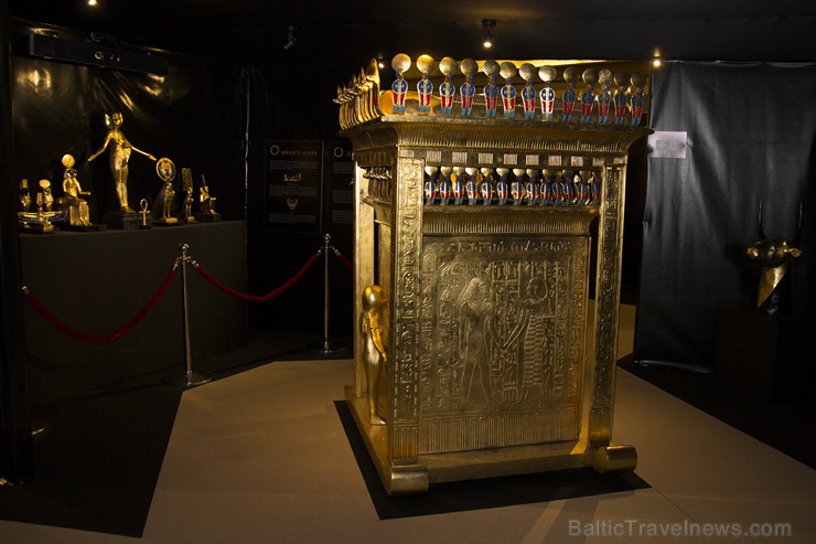 Galerijā «Centrs» atklāta Ēģiptes faraona Tutanhamona dārgumu izstāde 142860