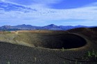 Cinder Cone vulkāna virsotnē atrodas interesants krāteris 9