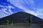 Cinder Cone ir perfektas formas, tumši brūns vulkāns, kas ir centrālais  parka daļas eksponāts 8