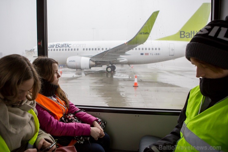 airBaltic profesionāļu darbam sekoja līdzi jaunieši no visas Latvijas – Salacgrīvas, Jelgavas, Smiltenes, Liepājas, Daugavpils, Auces, Rīgas un citām airBaltic profesionāļu darbam sekoja līdzi jaunieši no visas Latvijas – Salacgrīvas, Jelgavas, Smiltenes, Liepājas, Daugavpils, Auces, Rīgas un citām 142943