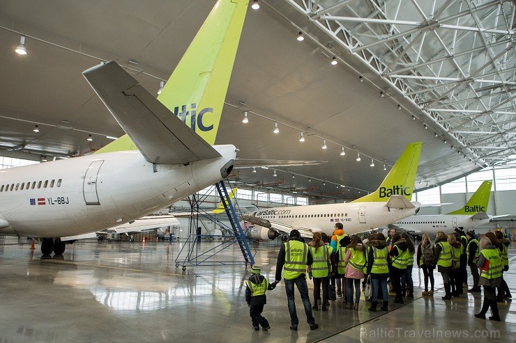 Ēnu dienā airBaltic ikdienas darbu iepazīst 50 skolēni 142947