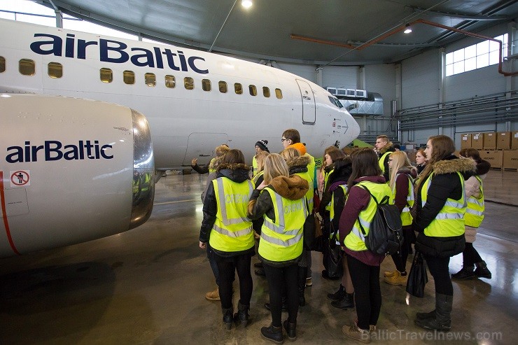 Ēnu dienā airBaltic ikdienas darbu iepazīst 50 skolēni 142953