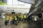 Ēnu dienā airBaltic ikdienas darbu iepazīst 50 skolēni 12