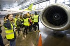 Ēnu dienā airBaltic ikdienas darbu iepazīst 50 skolēni 17