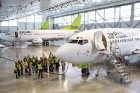 Latvijas nacionālā aviokompānija airBaltic Ēnu dienā 50 skolēniem deva iespēju ielūkoties tādu profesionāļu kā pilota, stjuarta un dažādu biroja darbi 1
