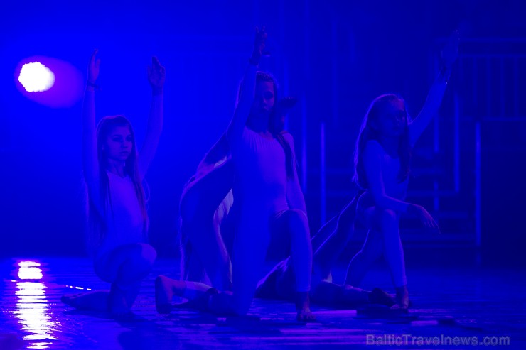 Arēnā Rīga ar grandiozu koncertu tiek atzīmēta deju grupas «Dzirnas» 30 gadu jubileja 143078