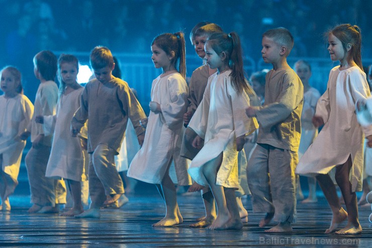 Arēnā Rīga ar grandiozu koncertu tiek atzīmēta deju grupas «Dzirnas» 30 gadu jubileja 143091