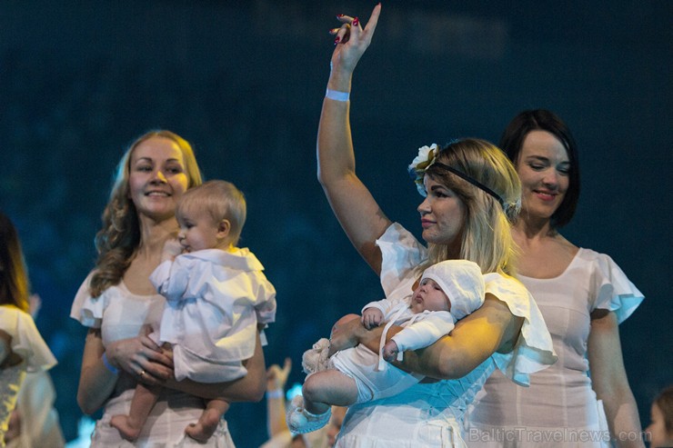 Arēnā Rīga ar grandiozu koncertu tiek atzīmēta deju grupas «Dzirnas» 30 gadu jubileja 143096