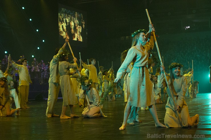Arēnā Rīga ar grandiozu koncertu tiek atzīmēta deju grupas «Dzirnas» 30 gadu jubileja 143117