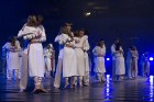 Arēnā Rīga ar grandiozu koncertu tiek atzīmēta deju grupas «Dzirnas» 30 gadu jubileja 48