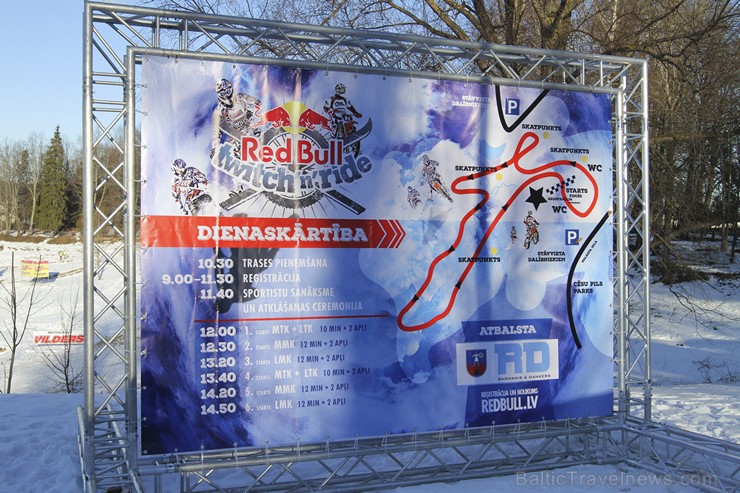 Blakus Cēsu pilsdrupām aizvadītas Red Bull Twitch’n’Ride skijoringa sacensības 143280
