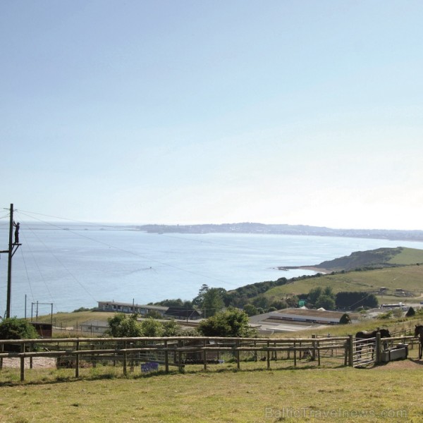 Osmington Bay atrodas Veimutas pierobežā, tās platība aizņem vairāk nekā 180 tūkstošus m2 143611