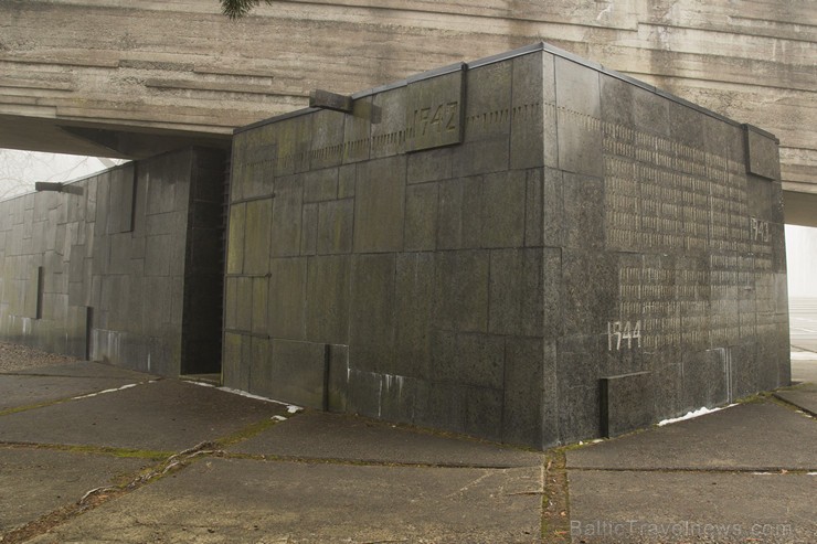 Salaspils Memoriālais ansamblis ir viens no lielākajiem pieminekļu kompleksiem fašisma upuru piemiņai Eiropā