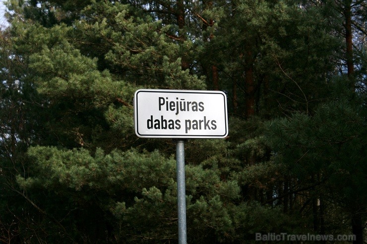 Vecāķi ir Rīgas pilsētas apkaime Ziemeļu rajonā. Vecāķu pludmale ir platākā pludmale Baltijas krastā ar tīrām un baltām smiltīm