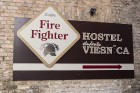 «Fire Fighter» hostelis atrodas pilsētas centrā, Maskavas ielā 156/158 un piedāvā komfortablu palikšanu rīgā cilvēkiem, kas vēlas apmesties Rīgā studi 1