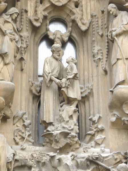 Atklāj, ko slēpj Svētās Ģimenes baznīcas (Sagrada Família) greznas vitrāžas www.sagradafamilia.cat 144993