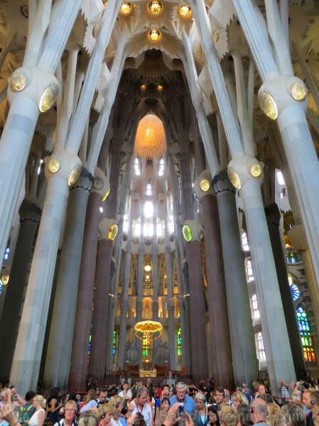 Atklāj, ko slēpj Svētās Ģimenes baznīcas (Sagrada Família) greznas vitrāžas www.sagradafamilia.cat 144997
