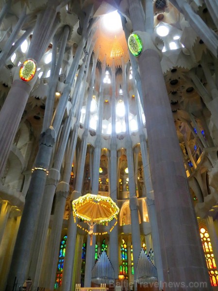 Atklāj, ko slēpj Svētās Ģimenes baznīcas (Sagrada Família) greznas vitrāžas www.sagradafamilia.cat 145000