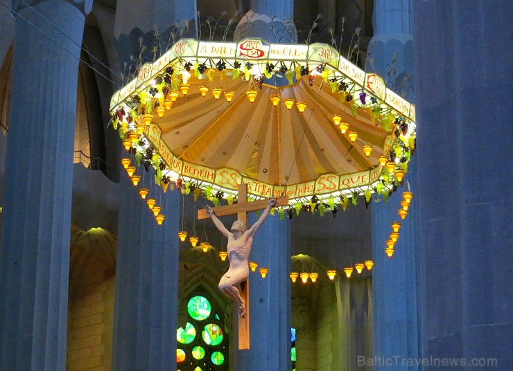 Atklāj, ko slēpj Svētās Ģimenes baznīcas (Sagrada Família) greznas vitrāžas www.sagradafamilia.cat 145001