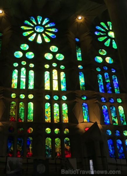 Atklāj, ko slēpj Svētās Ģimenes baznīcas (Sagrada Família) greznas vitrāžas www.sagradafamilia.cat 145009