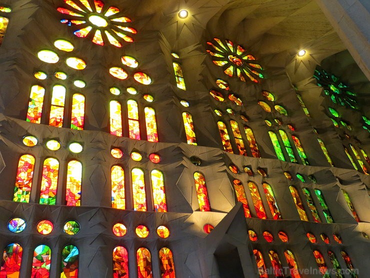 Atklāj, ko slēpj Svētās Ģimenes baznīcas (Sagrada Família) greznas vitrāžas www.sagradafamilia.cat 145011