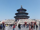 Un tieši dienā, kad šeit viesojamies, Pekinas debesis ir skaidras un zilas – vējš vakardienas smogu izkliedējis 10